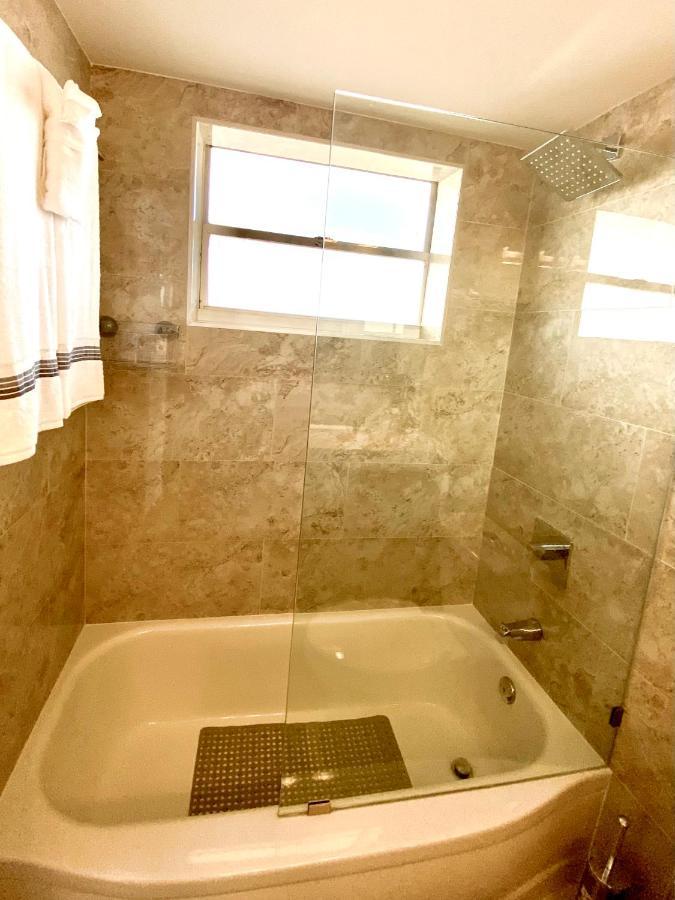Modern Waterfront Apartment With Miami Skyline View, Free Parking 5 Mins Drive To 迈阿密海滩 外观 照片
