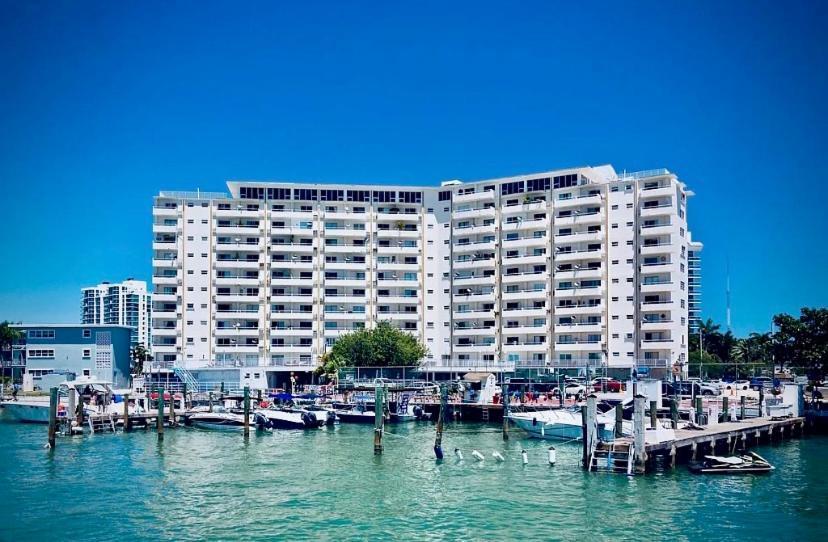 Modern Waterfront Apartment With Miami Skyline View, Free Parking 5 Mins Drive To 迈阿密海滩 外观 照片
